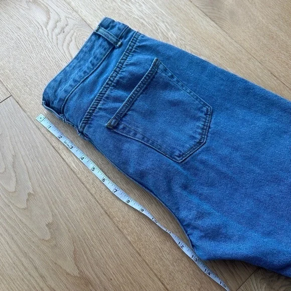 CRISS CROSS BUTTON FRONT MID RISE JEANS - M - Picture 10 of 14